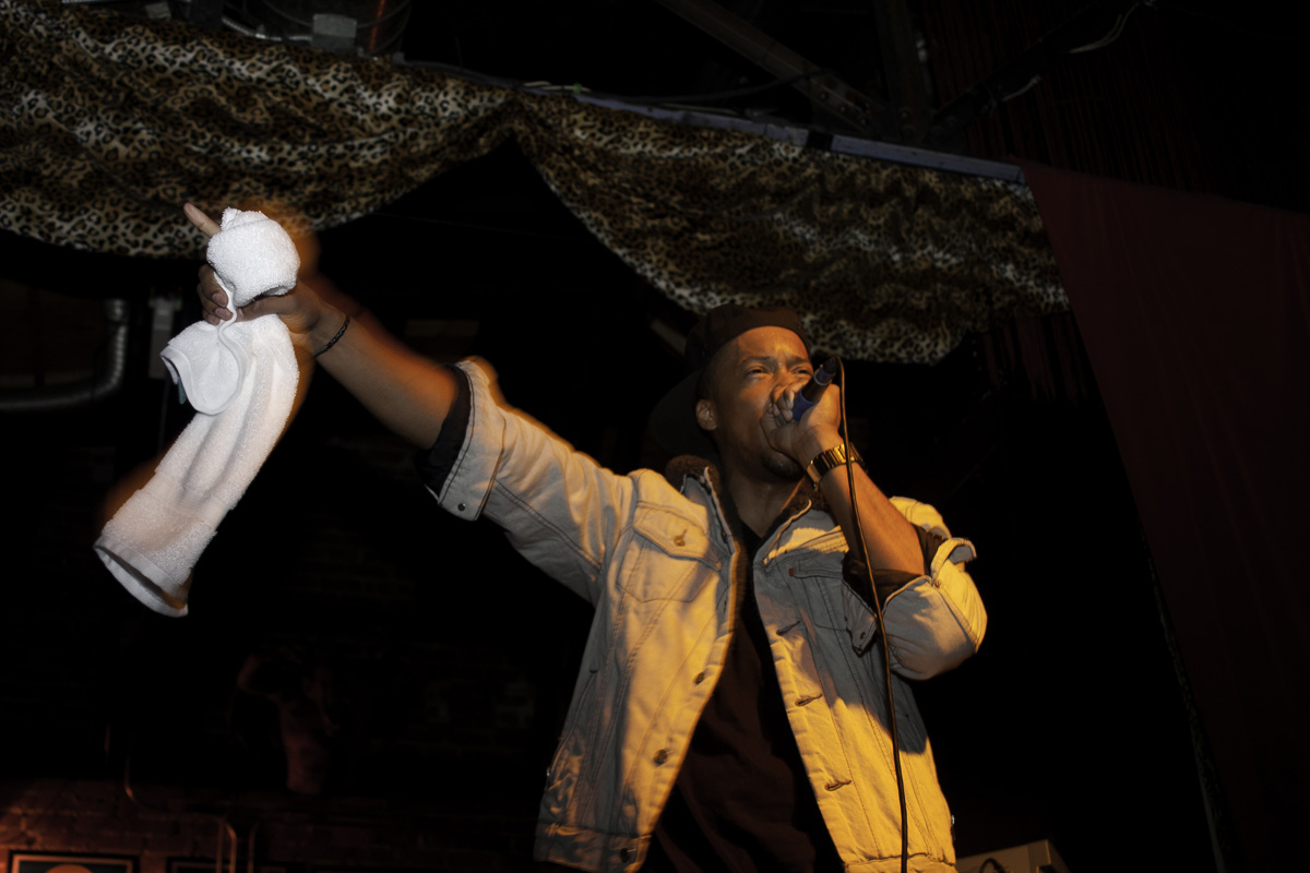 Black Milk points on stage at Voodoo Lounge show